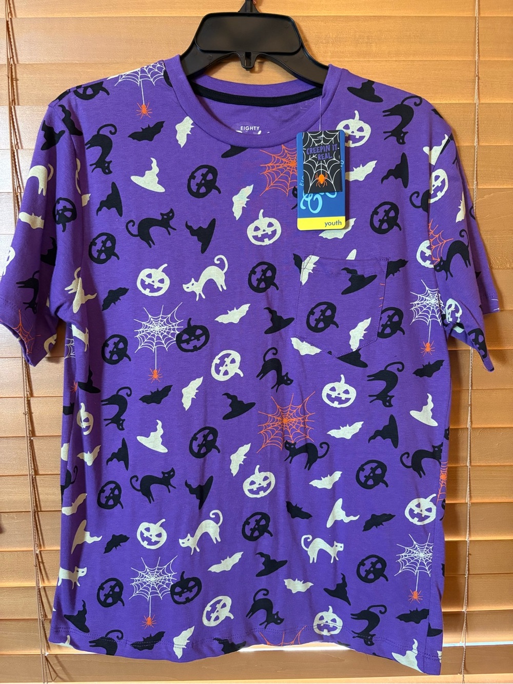 Eighty Eight NWT Purple Halloween Print Short Sleeve Tee. Size 14
